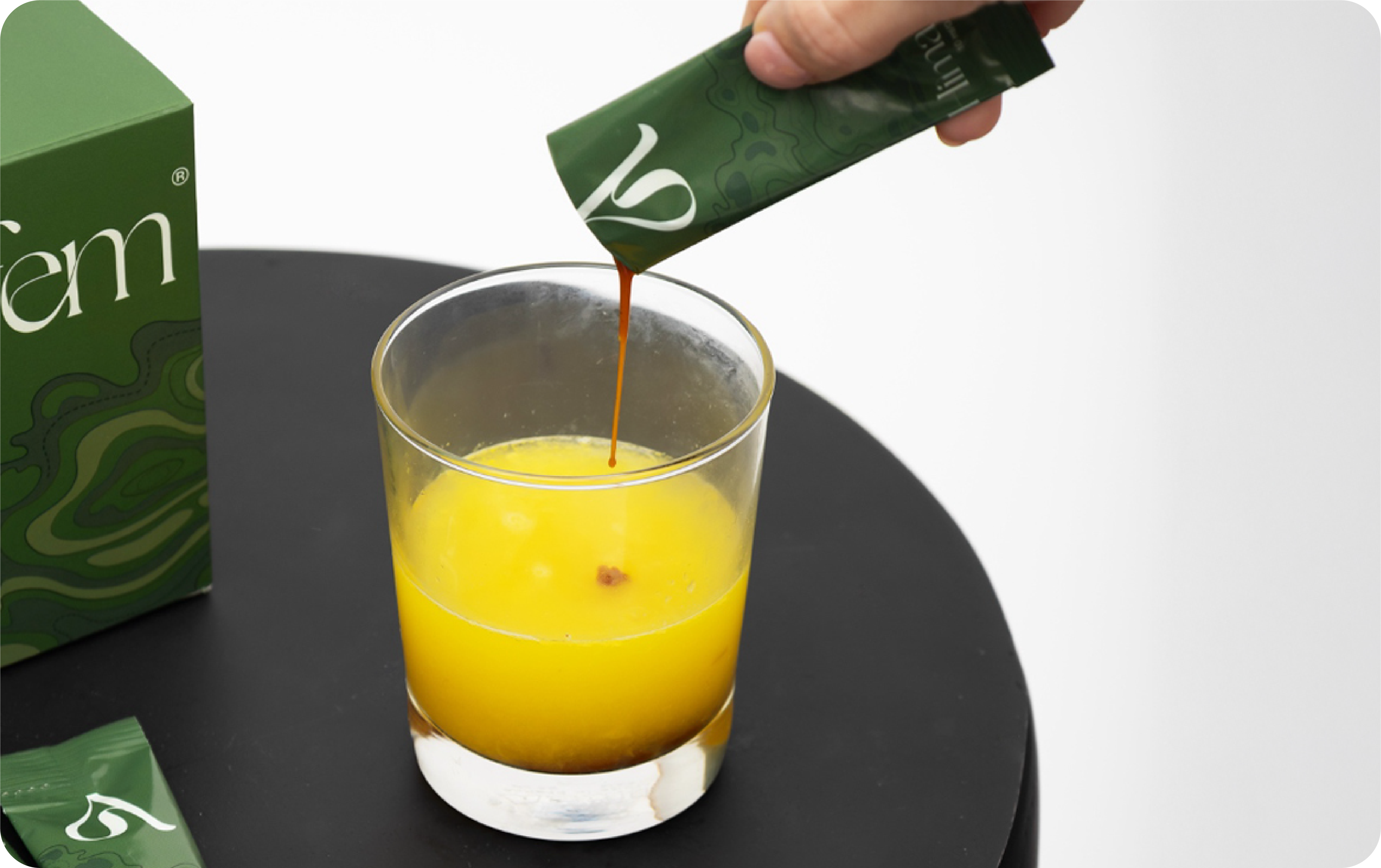 Sobre de Himafem, mezclándolo con zumo de naranja.